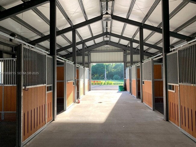 Building Photo - 14561 Tangerine Dr