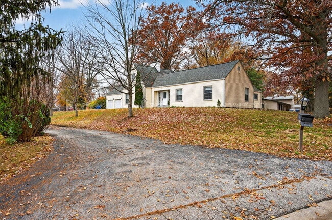 Building Photo - 5 Van Crest Ln