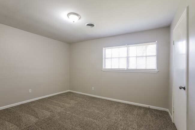 Building Photo - 12115 Hillcroft St