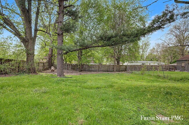 Building Photo - 1521 N Park St