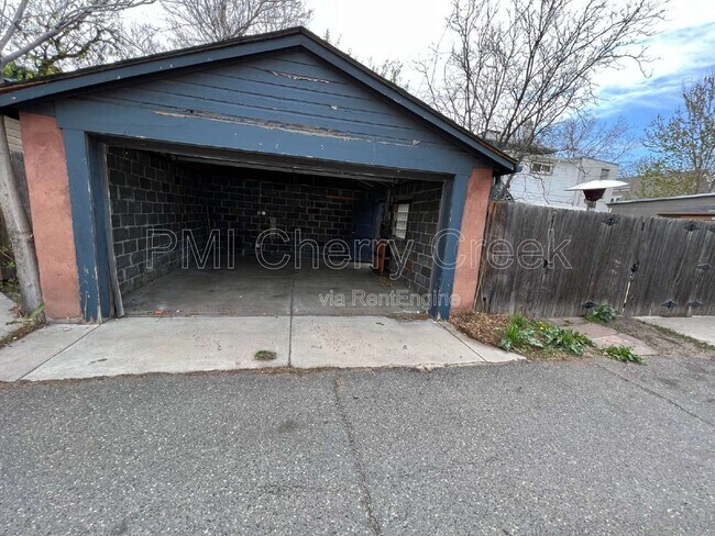 Building Photo - 2545 Stout St