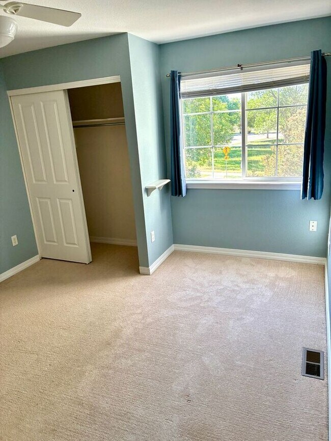 Building Photo - Beautiful and Spacious 3 Bed, 3.5 Bath Townhome in SE Fort Collins. Detached 1 Car Garage. Water/...
