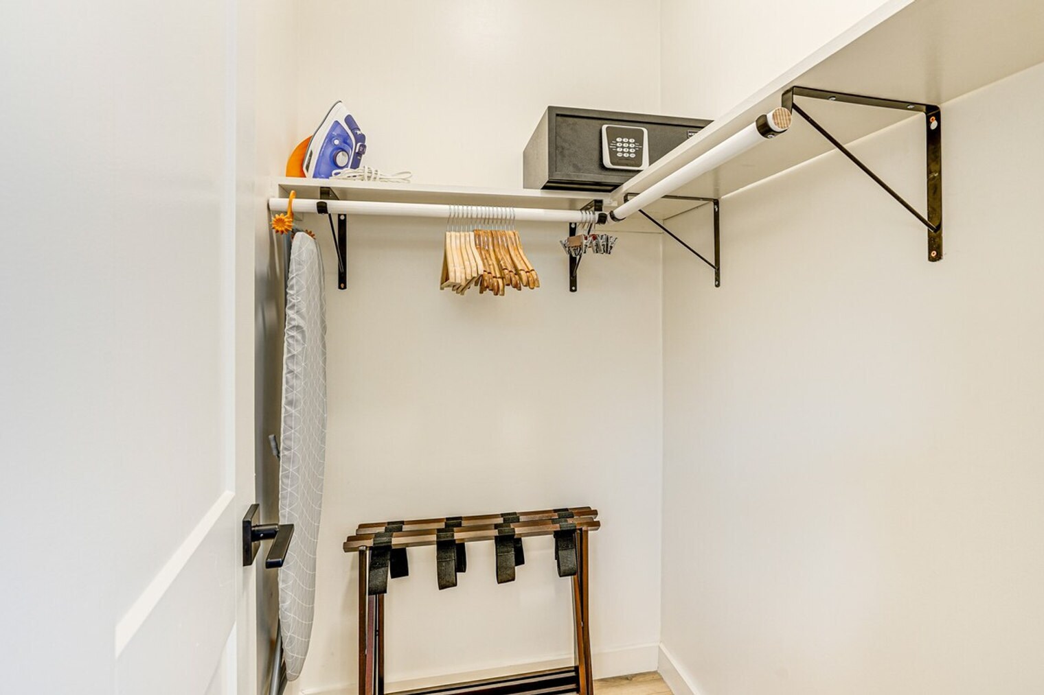 Building Photo - 3381 Pinole Valley Rd