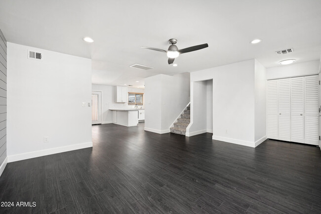 Building Photo - 6063 N Granite Reef Rd