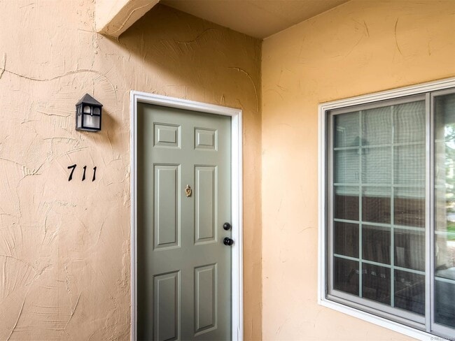 Building Photo - 8671 E Dry Creek Rd