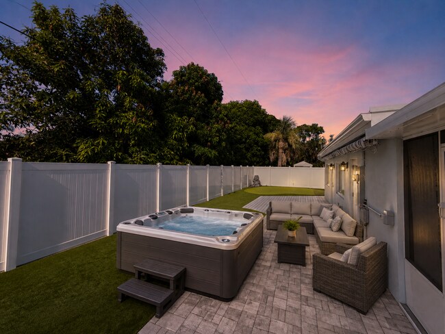 Building Photo - "Charming Furnished (Unfurnished Negotiable) 3-Bed Oasis with Hot tub in Palm Beach Gardens – 2,2...