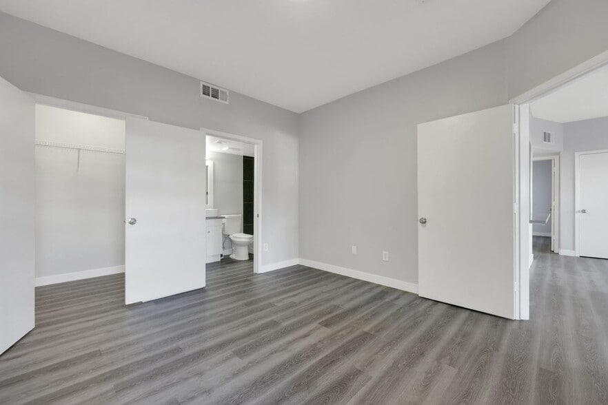 Building Photo - 7255 W Sunset Rd