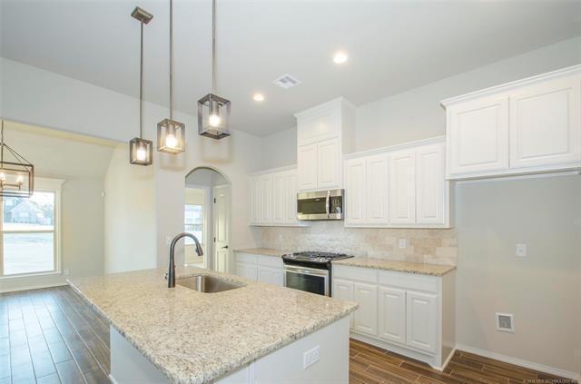 Building Photo - 4 bedroom home in Brighton Village