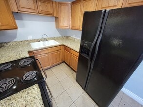 Building Photo - 2429 Daley St