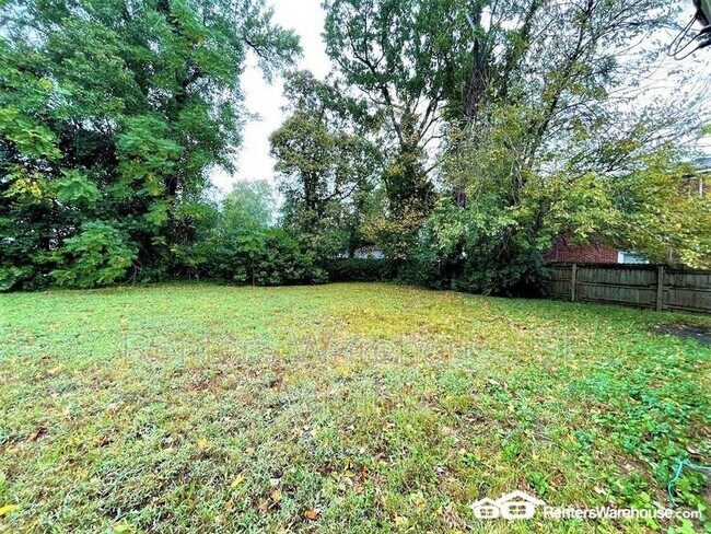 Building Photo - 500 Ashlawn Dr