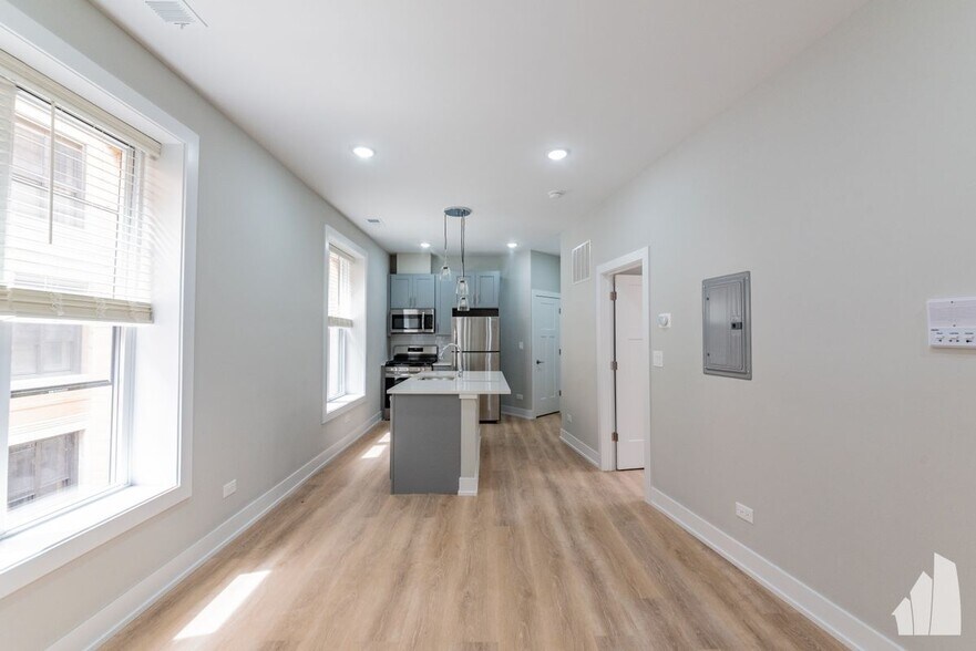 Building Photo - 428 W Belden Ave