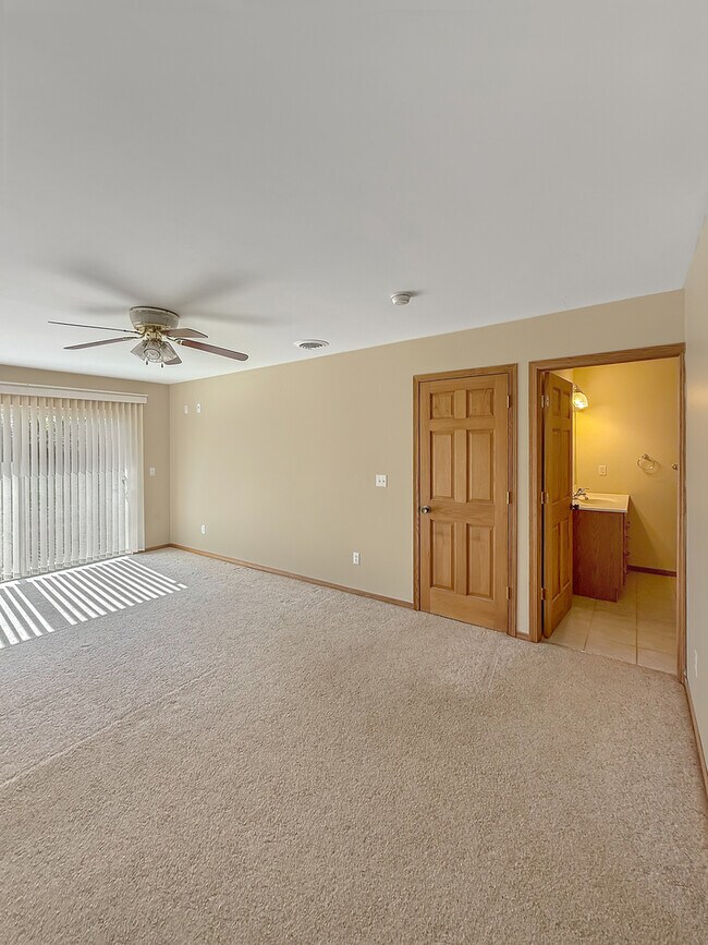 Building Photo - 33053 Pamrich Dr