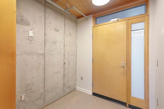 Building Photo - Walkability on Mississippi! With Parking +...