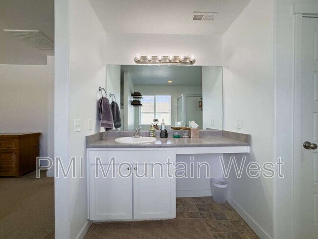 Building Photo - 3565 Water Lilly Ln