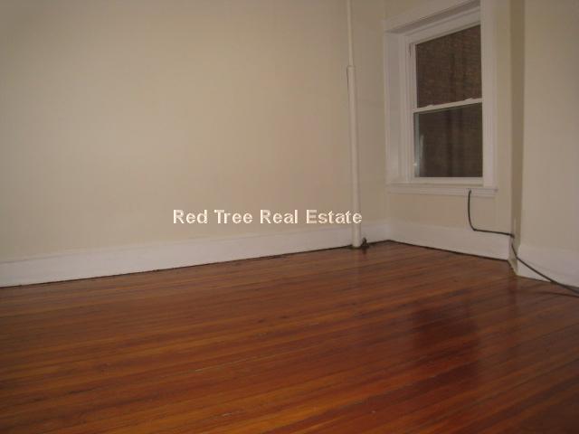 Building Photo - 1589 Beacon St