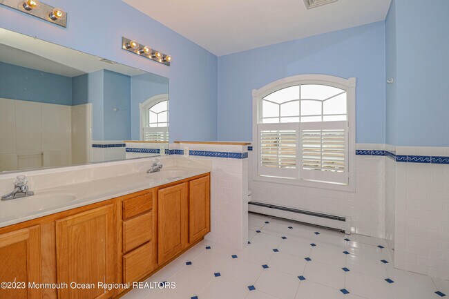 Building Photo - 1095 Island Dr