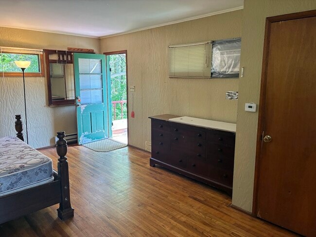 Building Photo - Chestnut Grove Village 200