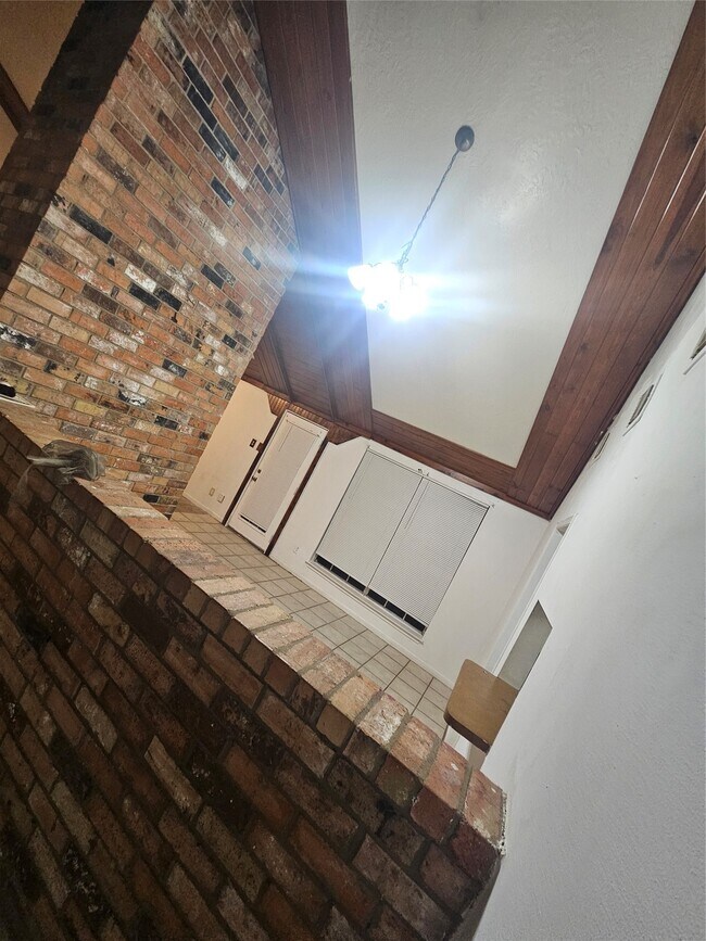 Building Photo - 4011 Alshire Dr