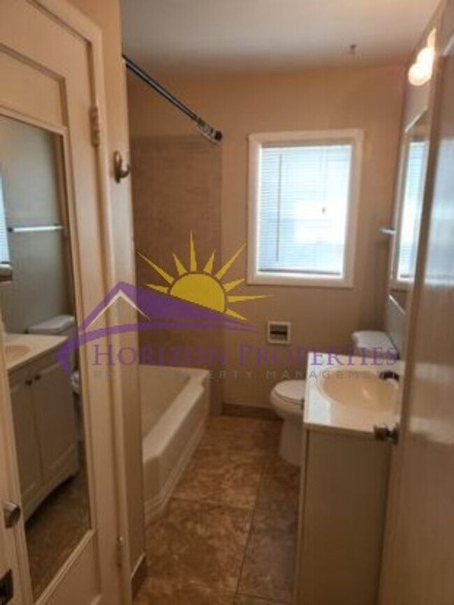 Building Photo - 4570 Orinda Way