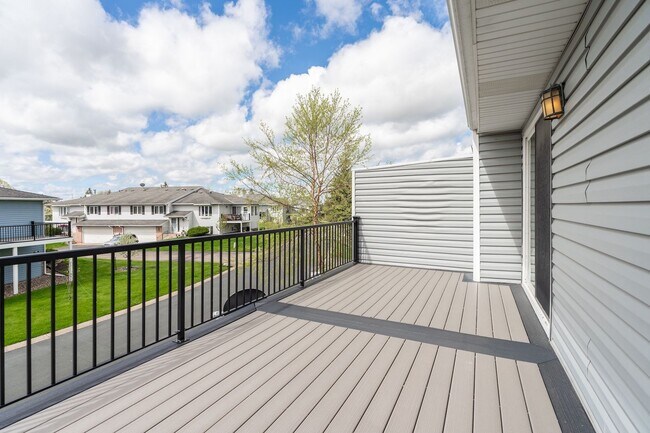 Building Photo - Lovely 3 Bedroom 2 Bath Townhome in Apple ...
