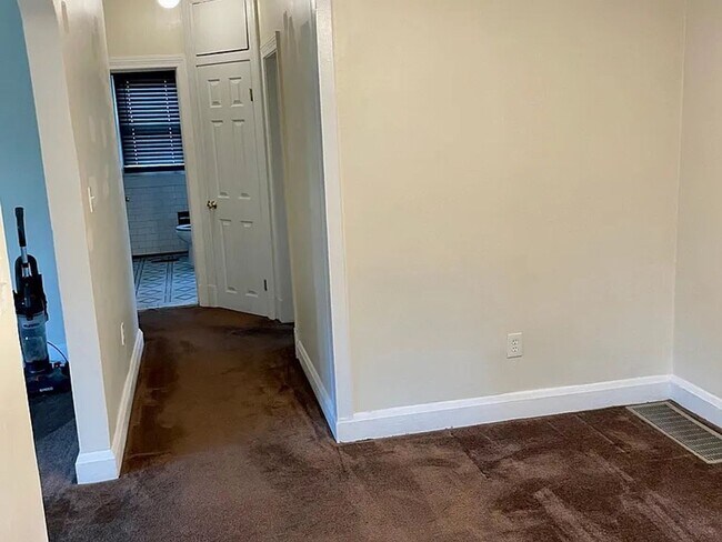 Building Photo - 2802 Berwick Ave