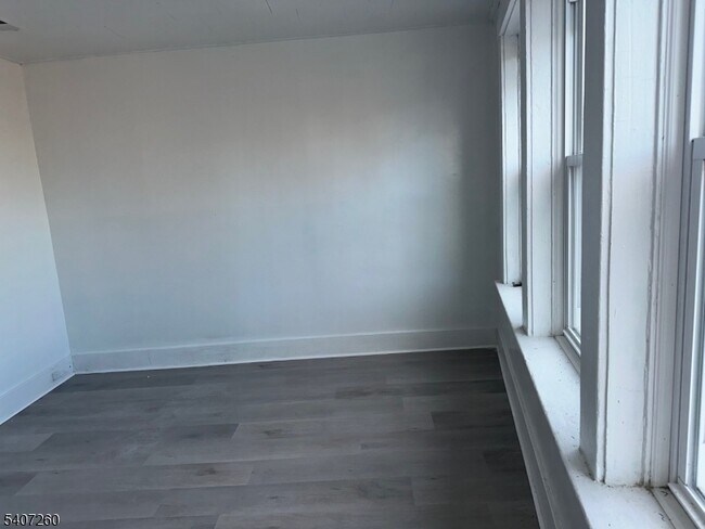 Building Photo - 336 Broad St