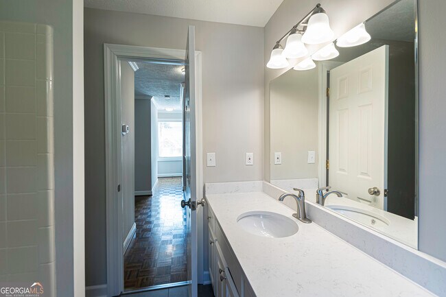 Building Photo - 3165 Henderson Walk