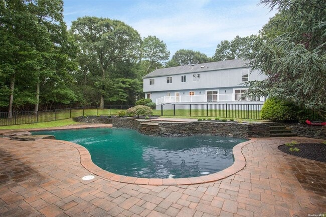 Building Photo - 12 N Ridge Rd