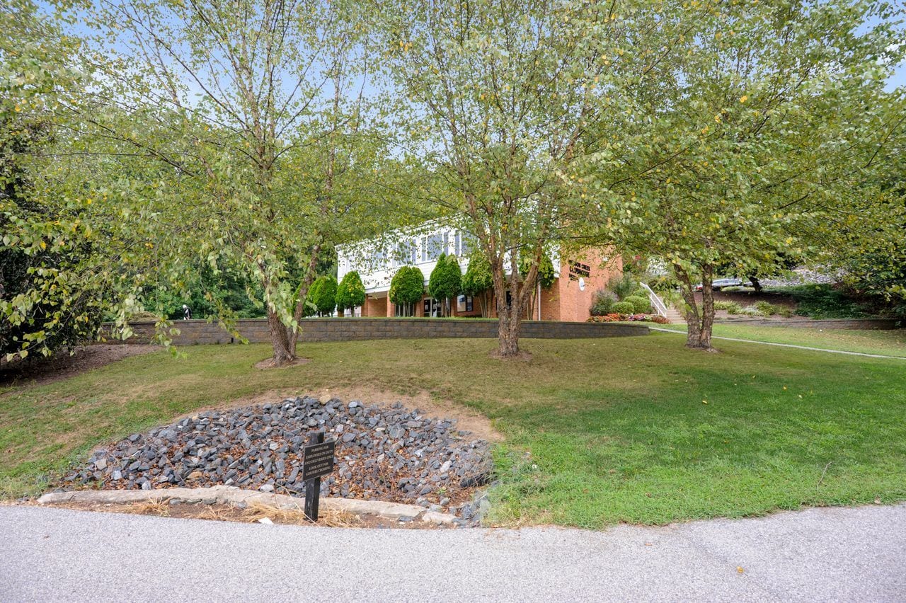 Building Photo - 106 Saint Ives Pl