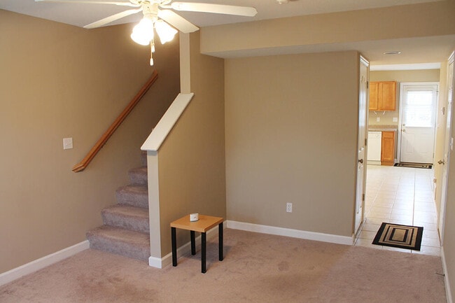 Building Photo - 1304 E Brown School Rd