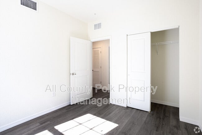 Building Photo - 915 Ariana St