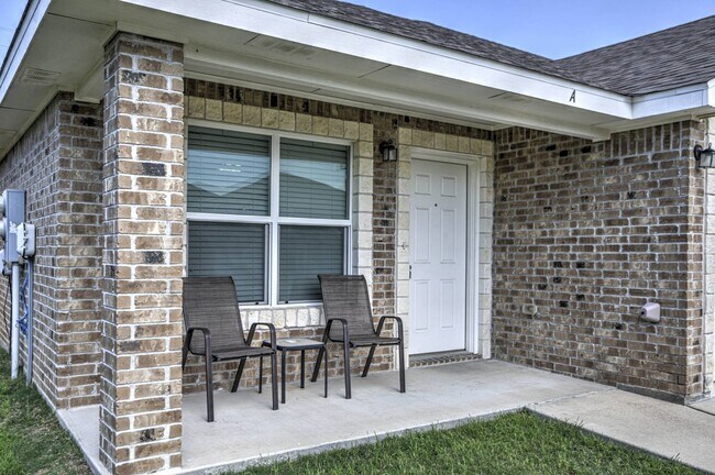 Building Photo - 1607 Powder River Dr APT A