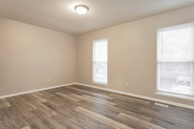 Building Photo - 5269 Jean Dr