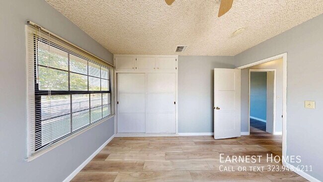 Building Photo - 13950 Garber St