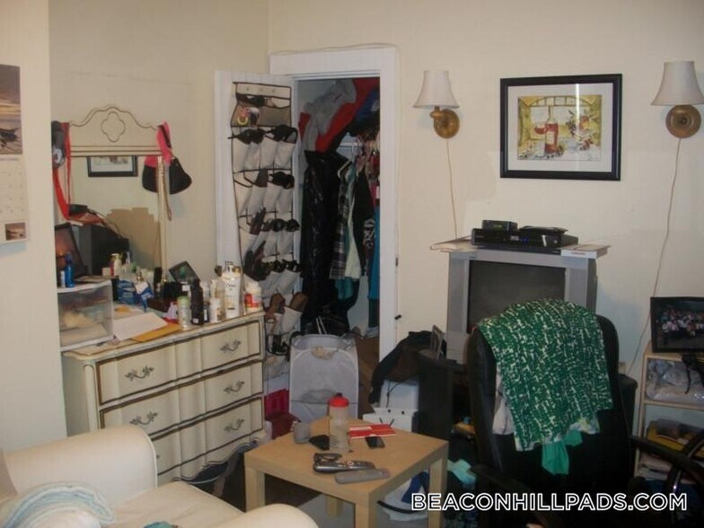 Building Photo - 41 Anderson St