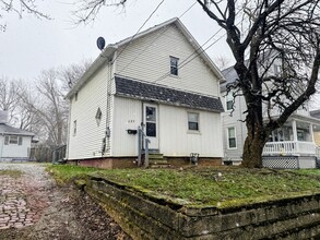 Building Photo - Newly renovated 3-bedroom, 1-bath home in Akron