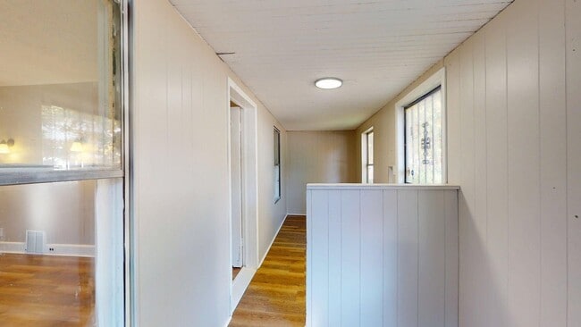 Building Photo - 2818 E 119th St