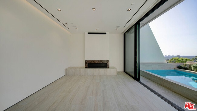 Building Photo - 8765 Hollywood Blvd