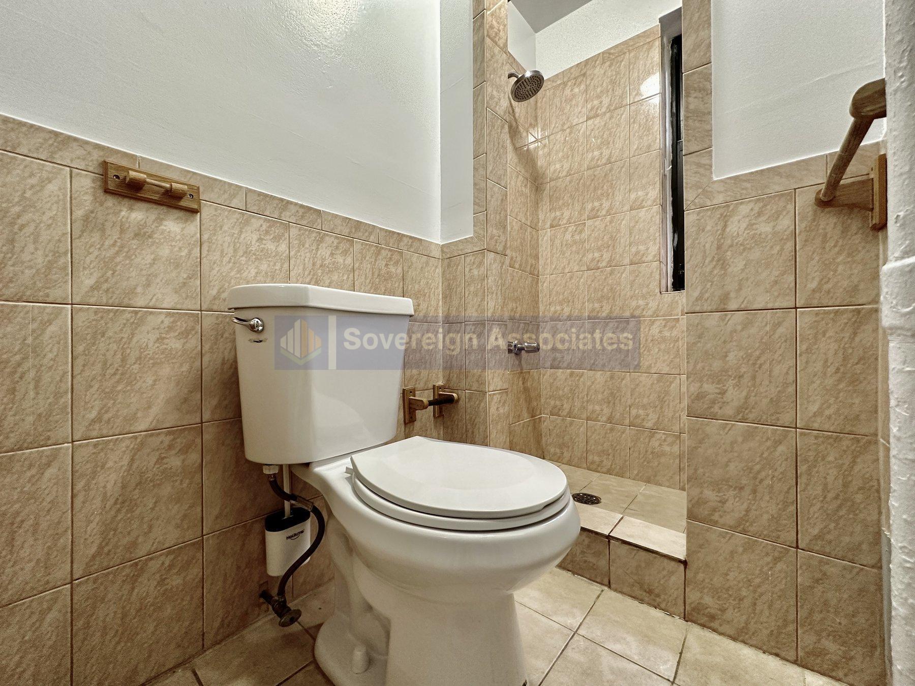 Building Photo - 401 E 68th St