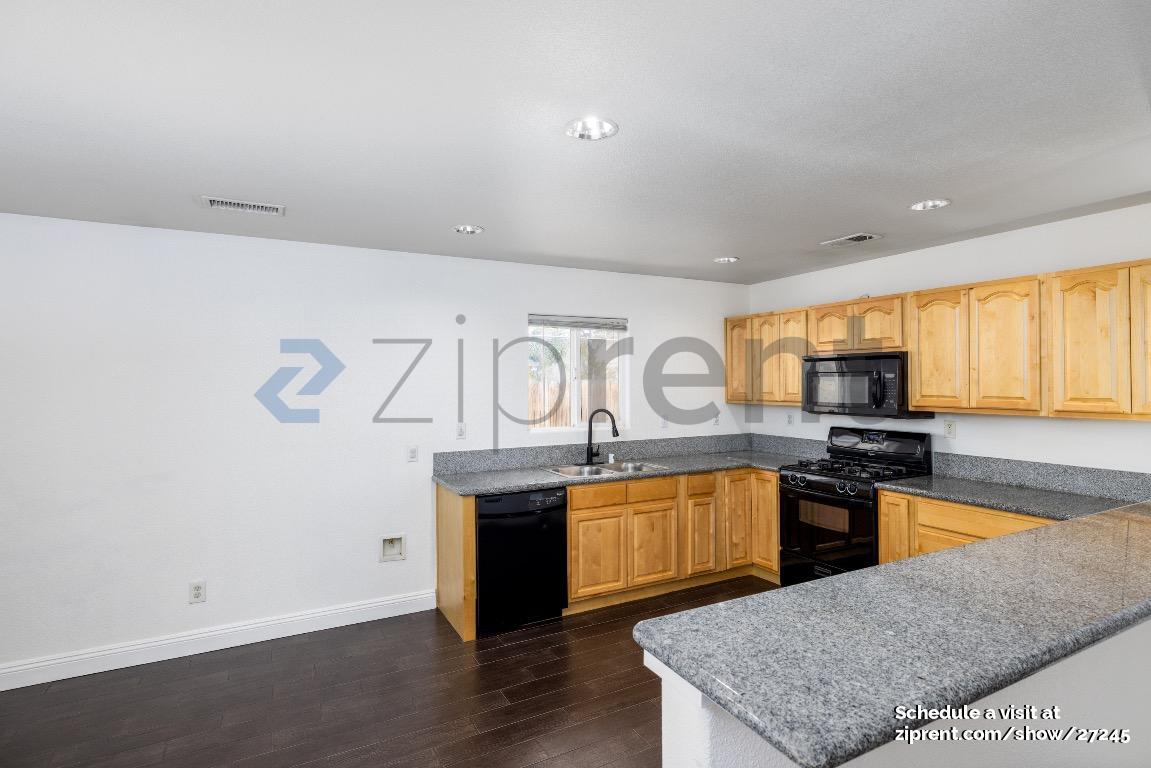 Building Photo - Unit 2
