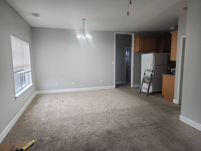 Building Photo - 7 6th Ave