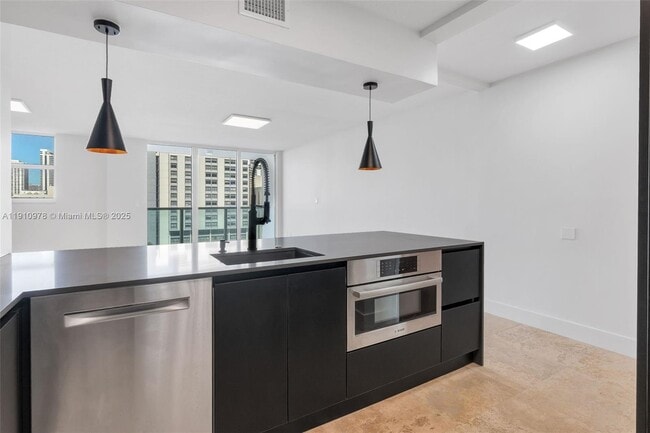 Building Photo - 31 SE 5th St