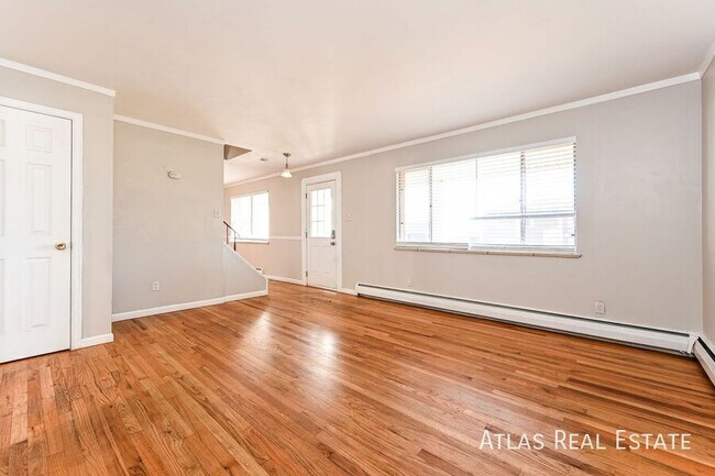 Building Photo - 331 S Victor St