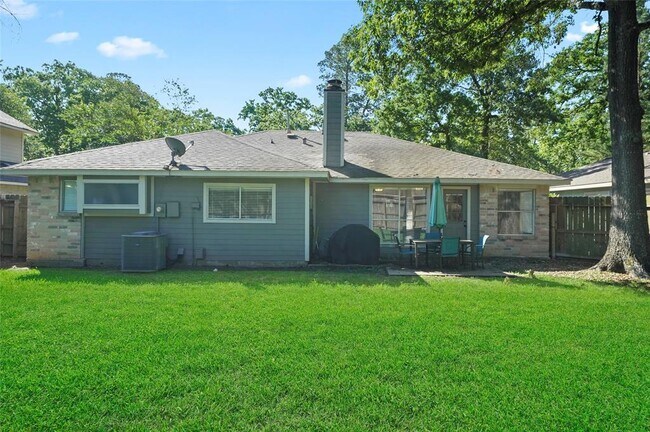 Building Photo - 2911 Parkwood Manor Dr