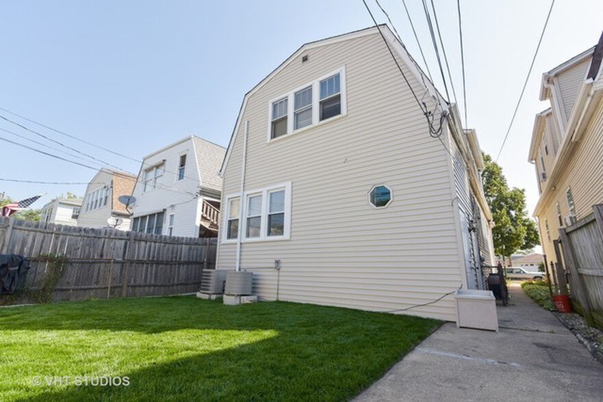 Building Photo - 5600 N Marmora Ave