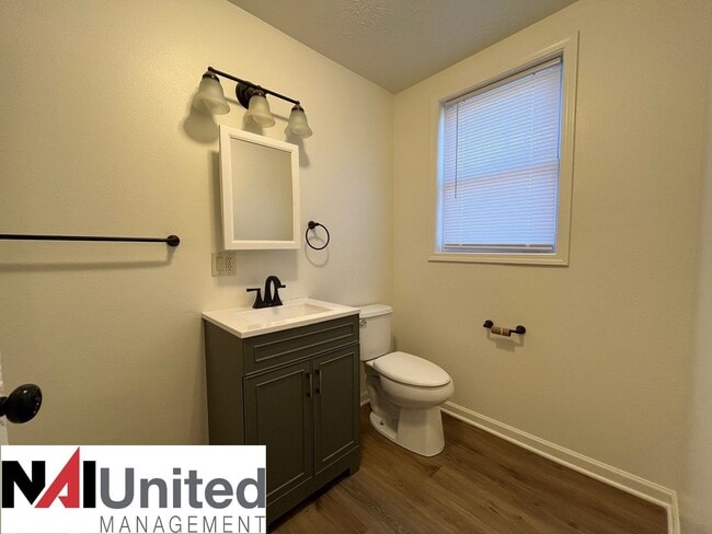 Building Photo - Four bedroom, one bathroom for rent