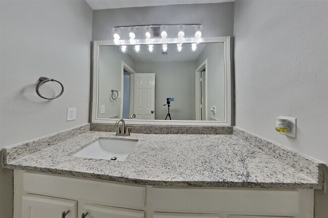 Building Photo - 19119 Sprintwood Ct