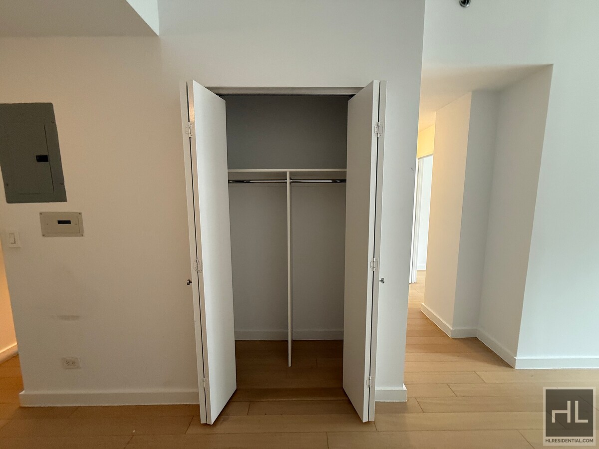 Building Photo - Beautiful 1 Bedroom In Murray Hill! $4,325