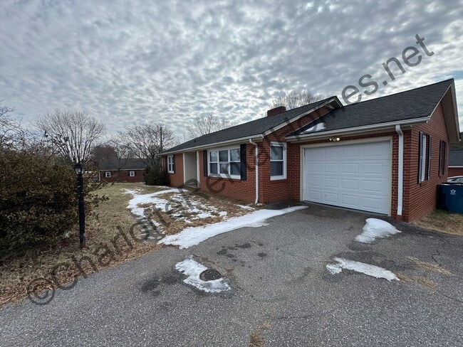 Building Photo - Brick ranch with brick workshop