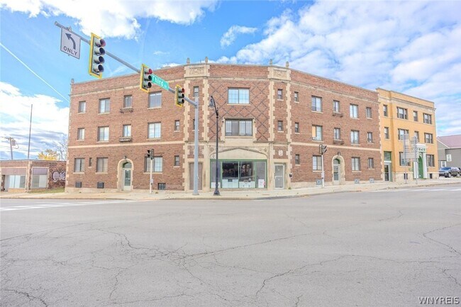 Building Photo - 530 Main St
